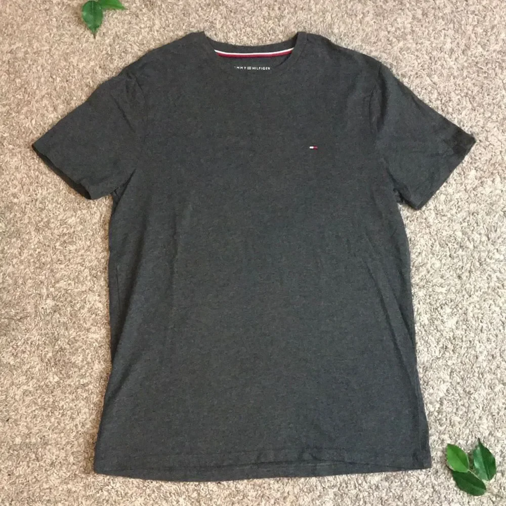 Tommy Hilfiger Dark Gray Tee T-shirt Men’s Medium Crew Neck Short Sleeve